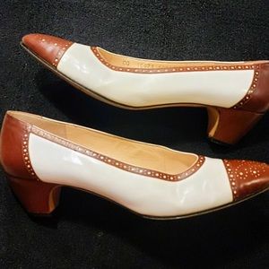 Salvatore Ferragamo Vintage Saddle Shoes
size 9.5 AA fits like 9 NARROW